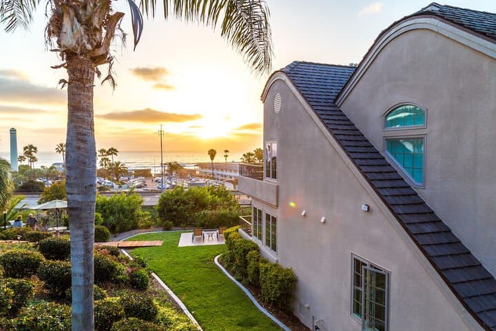 Explore Del Mar Heights