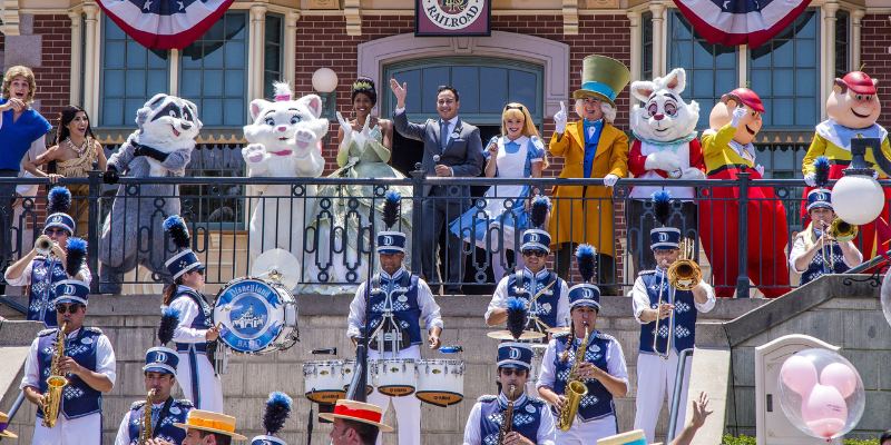 Disneyland's Thanksgiving Celebration parade showcases a band and costumed characters, filled with festive energy and joy.