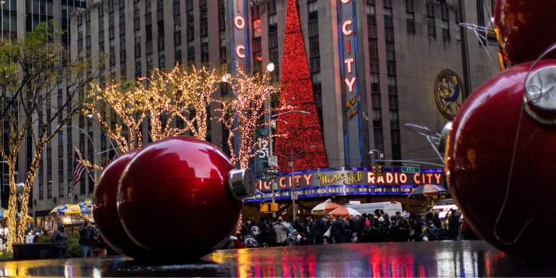 Festive Christmas decorations adorn the streets of New York City, creating a vibrant holiday atmosphere.