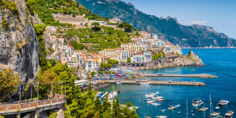 Breathtaking landscape of the Amalfi Coast, featuring dramatic cliffs and picturesque towns along the Italian coastline.