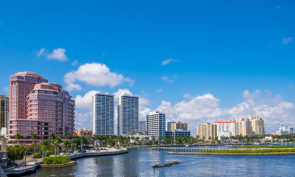 The stunning Miami skyline highlights urban beauty, making it a great choice for visitors searching for the best hotels near West Palm Beach.