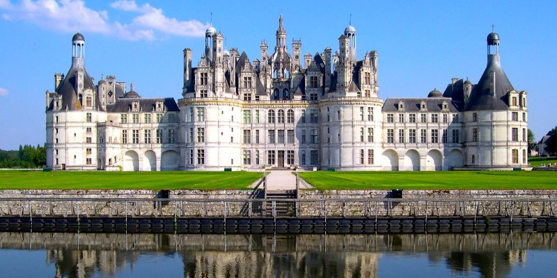 Château de Chambord stands tall, displaying its iconic towers and elegant design amidst a picturesque landscape.